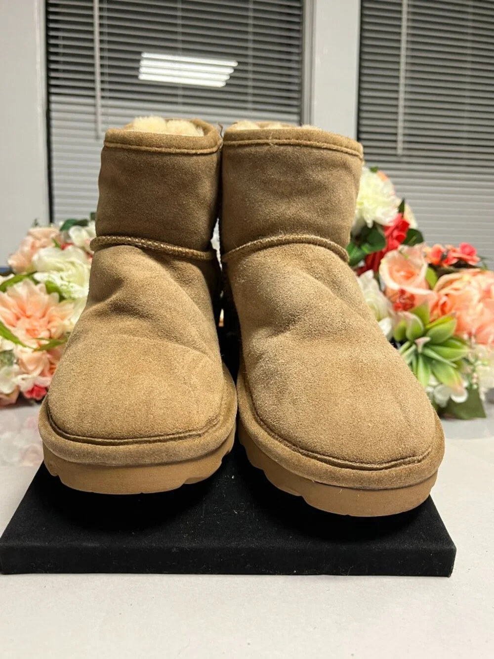 BEARPAW Alyssa Women’s Suede Sheepskin Boot Size 9